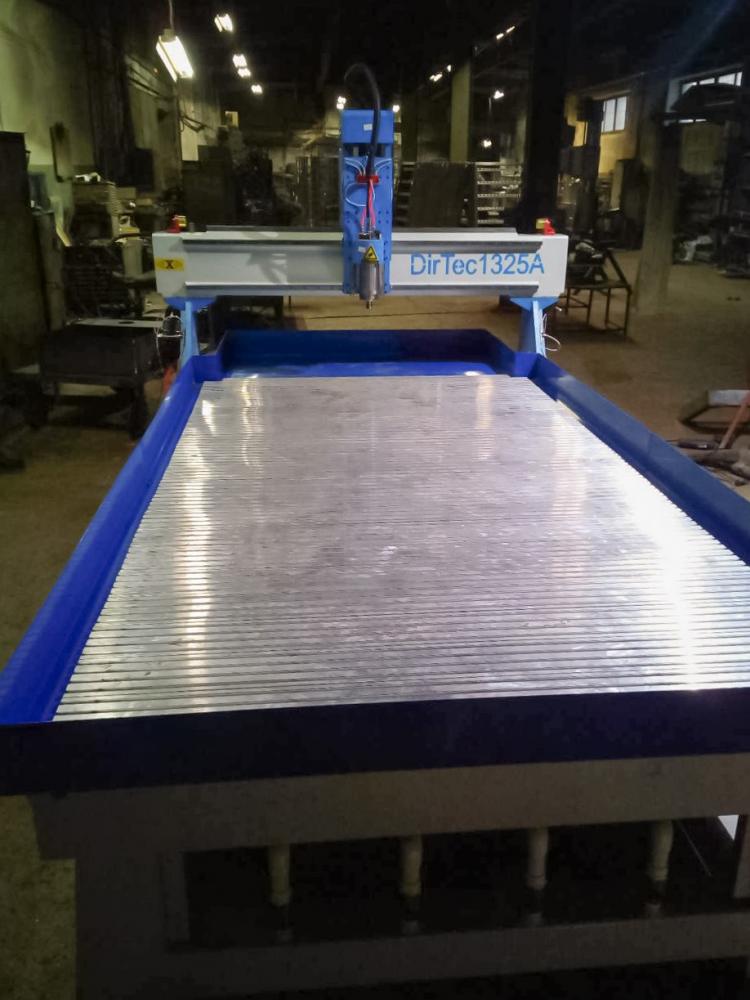 Станок DirTec 1325A для обработки металлов.