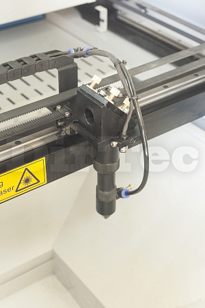 Лазерный станок с ЧПУ DIRTEC 1390