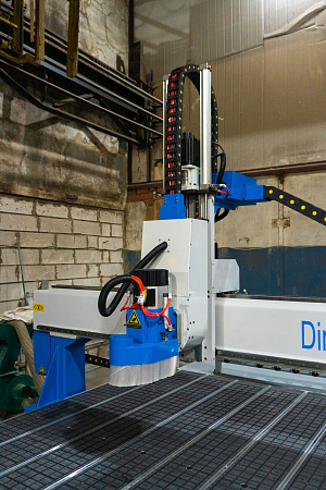 Фрезерный станок с ЧПУ DIRTEC 1325B4L (4 оси, автосмена)